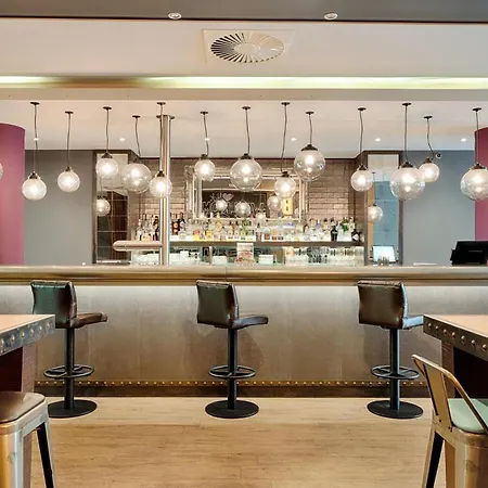 Premier Centre Hotel 3*